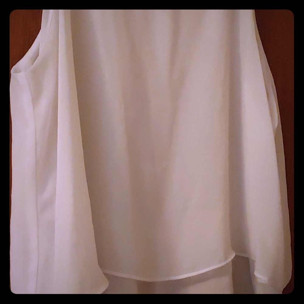 Beautiful white flowy crop top
